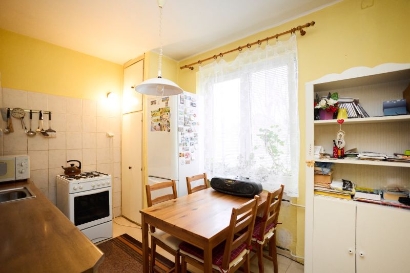 Kitchen in a 3-room apartment with a table, chairs, and a kitchen unit.