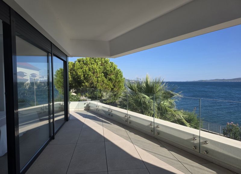 The balcony of a 4-room apartment in Sukošan with a sea view and greenery.