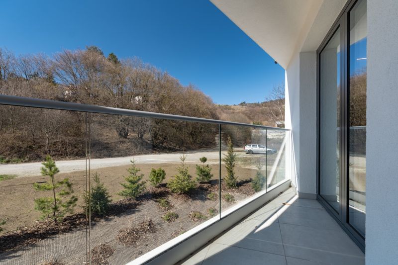 The balcony of a 4-room apartment on Ďumbierska Street in Košice, with a view of nature.