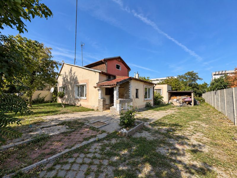 Family house with a large yard on Hlavná Street in Dunajská Lužná, Residential plots.