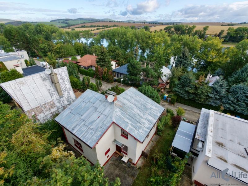 View of the cottages on Rekreačná Street in Vrbové, set by the lake and nature.