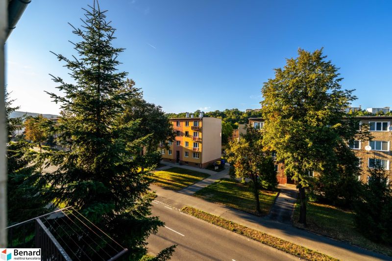 Fučíkova Street in Bardejov with apartment buildings and greenery, ideal for a 2-room apartment.