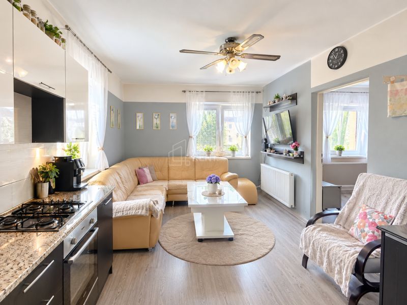 Living room in a family house with a leather sofa and a floor with a wooden decor.