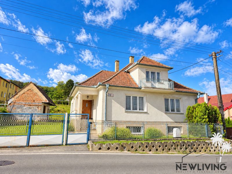A family house on Topoľčianska Street in the town of Banka with a white facade and a garden.