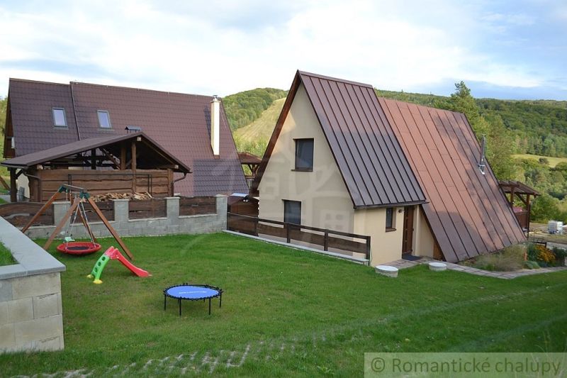 A cottage in Nižná Polianka with a children's playground and picturesque surroundings under the forest.