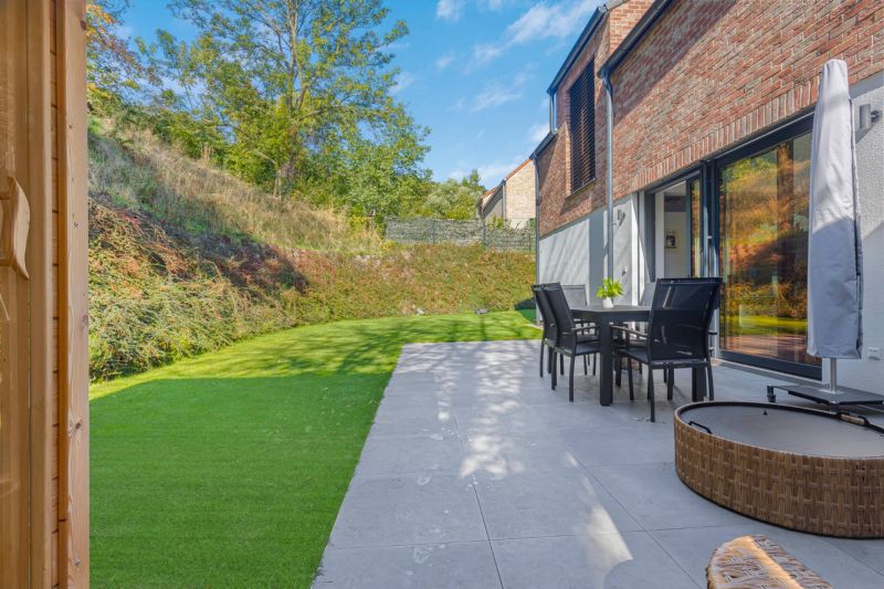 A family house in Vtáčie údolie in Bratislava offers a terrace and a garden.