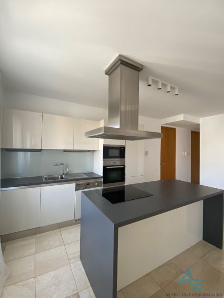 A kitchen in a 3-room apartment on Hlboká Street, with modern equipment and an island.