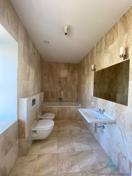 The bathroom in the 3-room apartment on Hlboká Street has a bathtub, a mirror, and a sink.