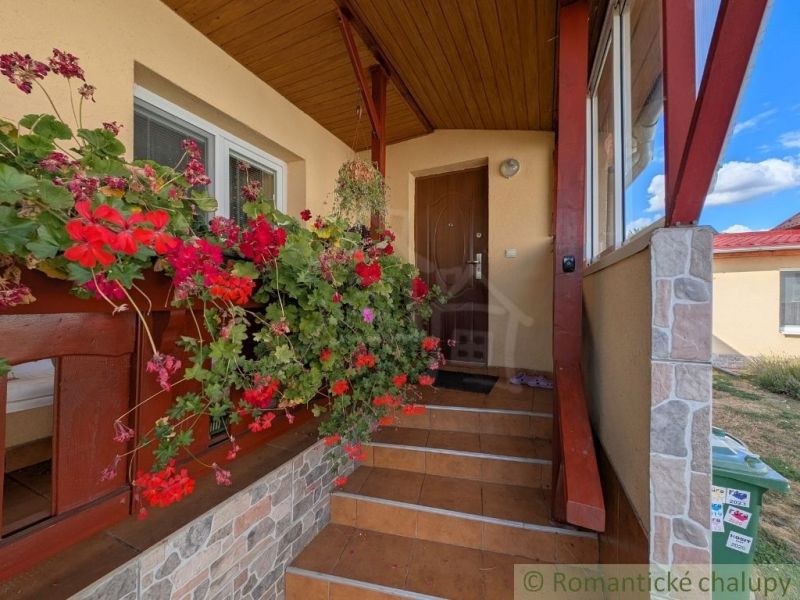 Entrance to the family house in Cabov with flowers and decorated staircase.