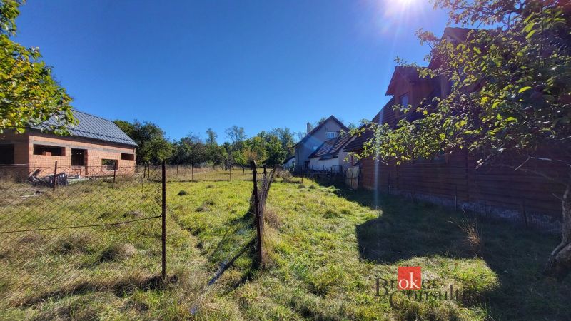Land with grass, fencing, and an unfinished family house in Žiar.