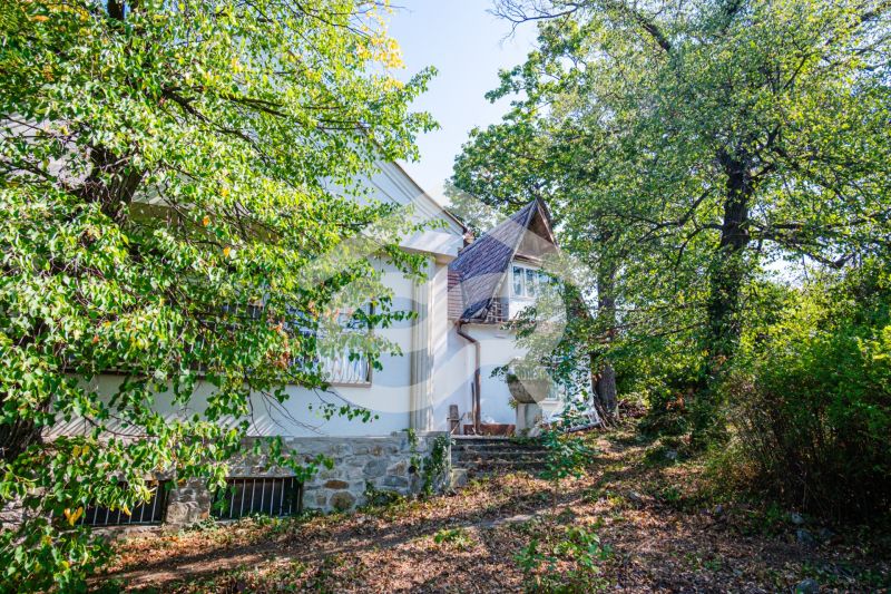 A family house in Chmeľová dolina in Nitra surrounded by green trees and nature.