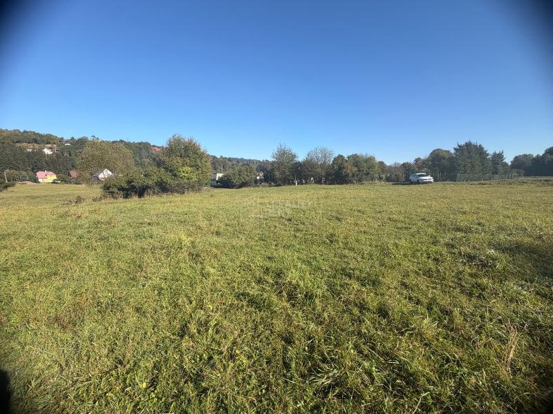 Green meadows in Podvysoká for residential plots with views of the surrounding landscape.