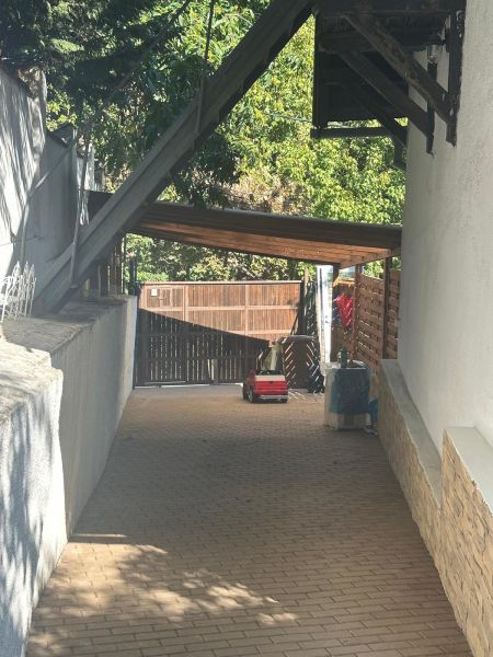Entrance to the courtyard at a 3-room apartment on Cesta na Kamzík in Bratislava.