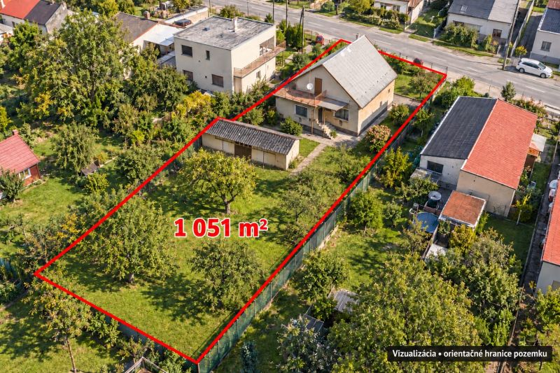 Aerial view of a family house with a 1051 m² plot on Družstevná in Dubnica nad Váhom.