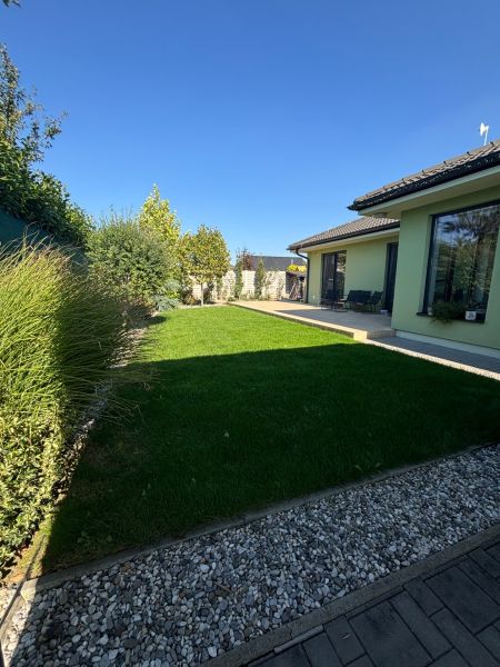 Garden at the family house on Figová Street in Bernolákovo with a lawn and a terrace.