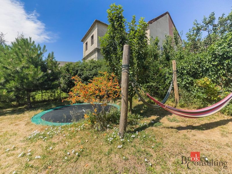 Garden with a trampoline and a hammock on Čajakova Street in Bratislava-Nové Mesto.