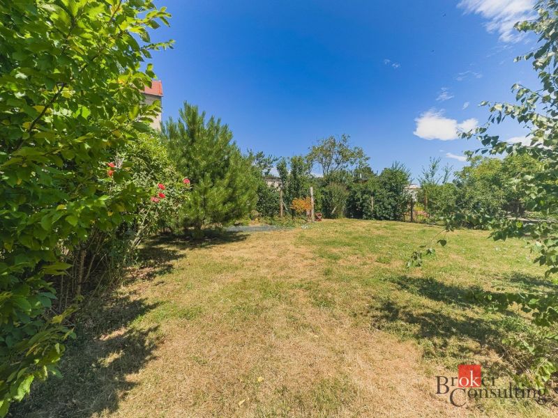 A beautiful garden full of greenery in a 3-room apartment on Čajakova Street in Bratislava-New Town.