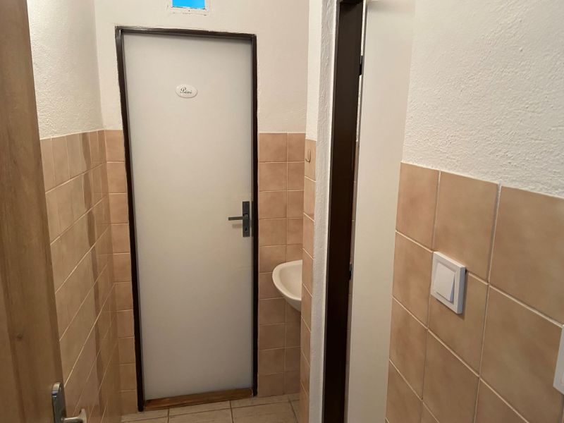 Door to the toilet with the sign 