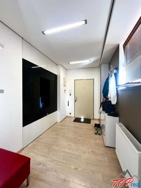 Entrance to a 3-room apartment with a wooden decor floor and practical storage space.