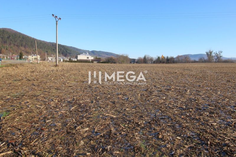 Land - housing in Ptičie with a view of the surrounding landscape.