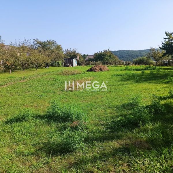 Green residential plots in Humenné with a view of the hilly landscape in Humenné.