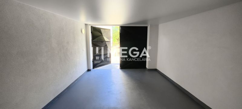 A spacious room with open doors, entrance from a 4-room apartment, light wall.