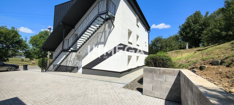The exterior of the building in Jasenov with side stairs and an access walkway, suitable for a 4-room apartment.