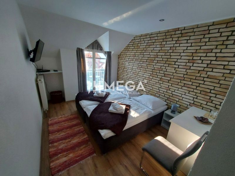 A room in guesthouses and hotels with brick cladding and a wooden decor floor.