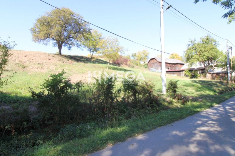 Plots for housing in Vyšné Ladičkovce surrounded by greenery and trees on Vyšné Ladičkovce street.