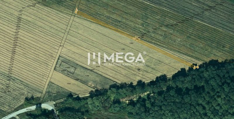 Agricultural and forest land in Jasenov on Dlhá, arable land and greenery.