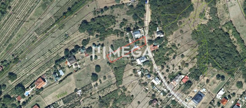 Aerial view of plots and gardens in Vinné, capturing parcel boundaries.