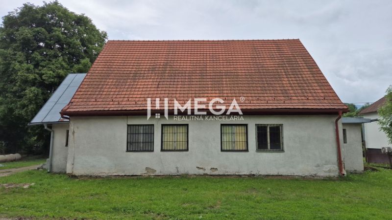 Commercial premises in Zboj with a sloped roof and windows with built-in bars.