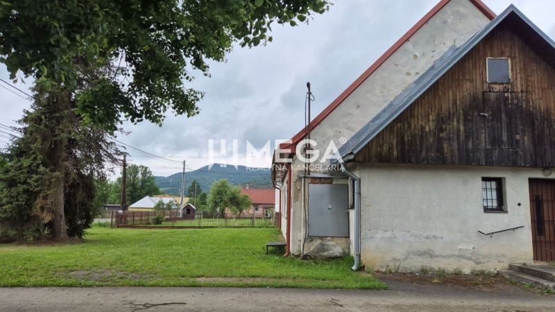 Commercial premises in Zboj with a grassy plot, building with wooden cladding.
