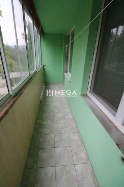 The balcony of a 3-room apartment on Študentská Street in Snina with green walls and tiles.
