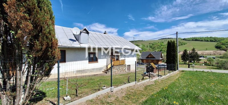 A family house in the village of Zbudská Belá in Zbudská Belá with a view of nature and the garden.