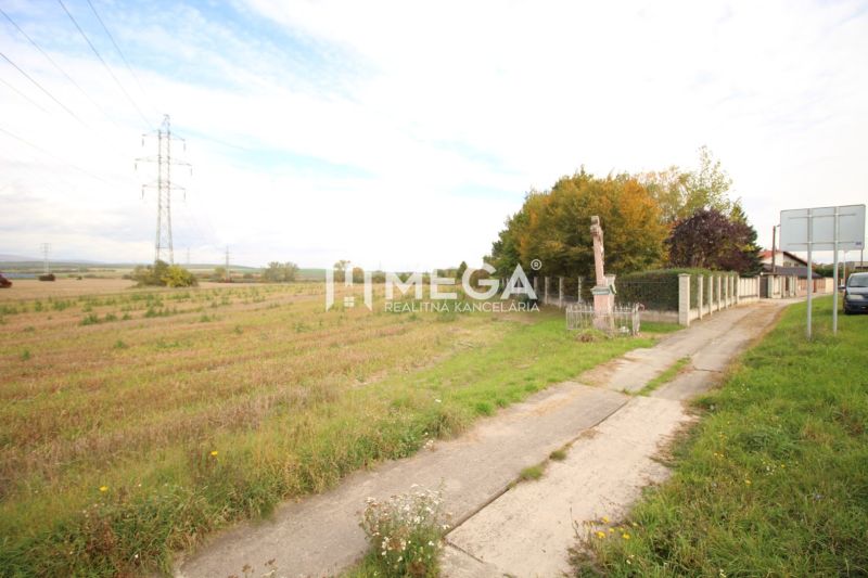 Land in Mokranie suitable for plots - residential, with power poles and a road.
