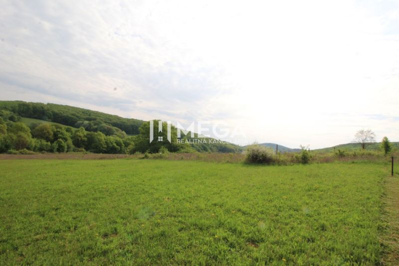 Beautiful green plot of land in the village of Vyšný Kazimír for living with hilly surroundings.
