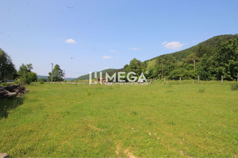 Greenery and hilly horizon ideal for residential plots in Ptičom.