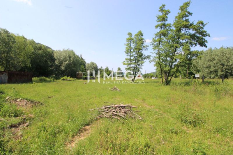 A residential plot in the village of Ptičie, surrounded by greenery and blue skies.
