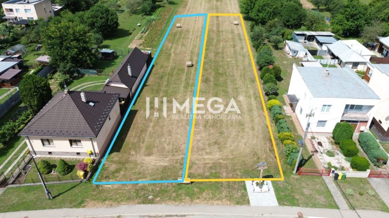Plots - residential in Jasenov, bordered parcels, grassy terrain with a few trees.