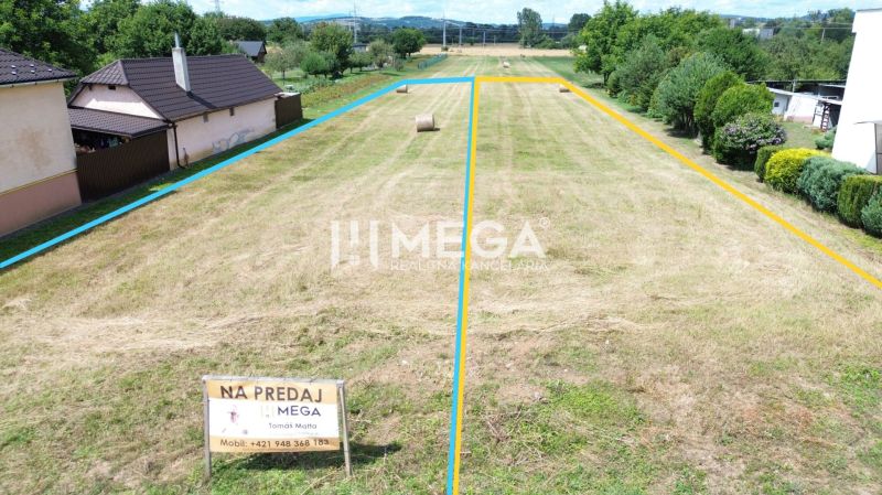 Plots - housing in Jasenov with land divided by colored lines and bales of straw.