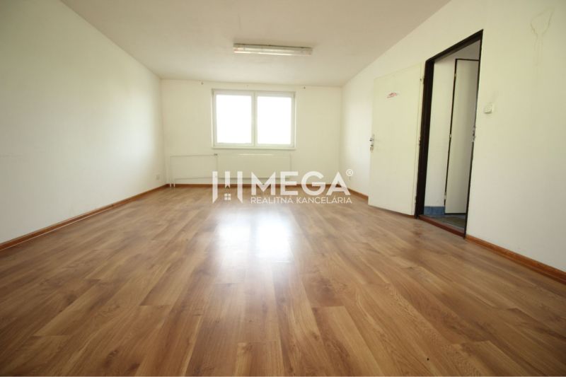 Offices with white walls and a floor with a wooden decor, an empty space without furniture.