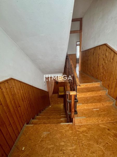Staircase with railing and cladding in a family house, floor with wood decor.