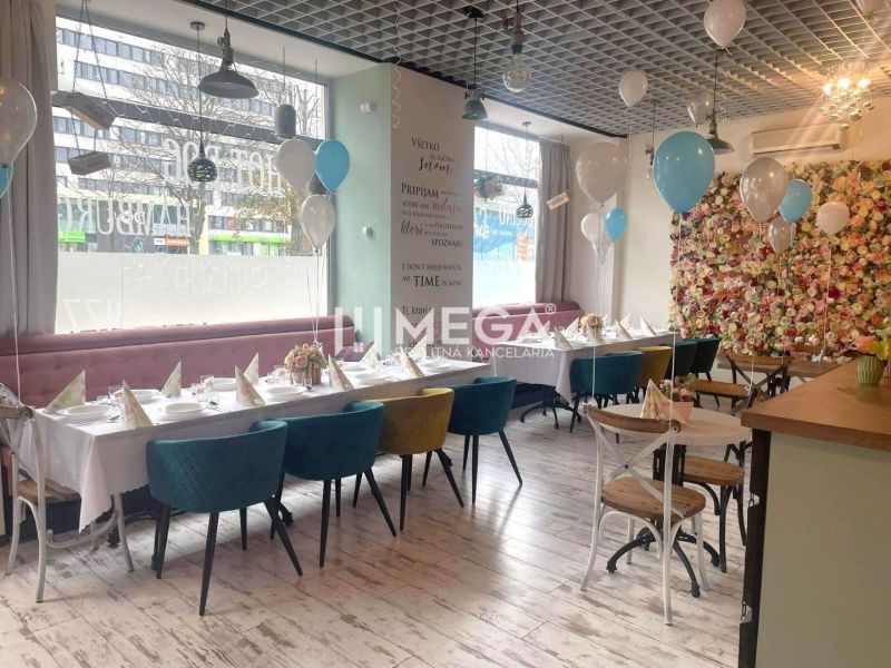 Gastro premises with a flower wall, balloons, and a floor with a wooden decor.