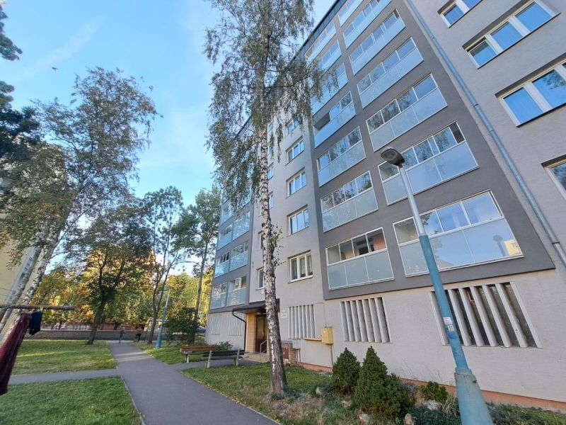 Apartment building on Štúrova Street in Poprad surrounded by trees near a 2-room apartment.