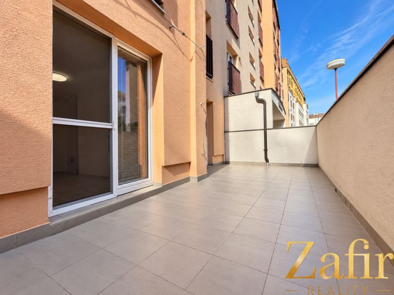 Terrace at a 3-room apartment on Vajanského Street in Trnava with tiling.