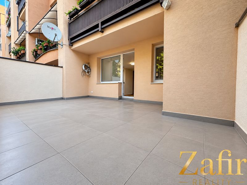 Terrace of a 3-room apartment on Vajanského Street in Trnava with tiles and greenery on the balcony.