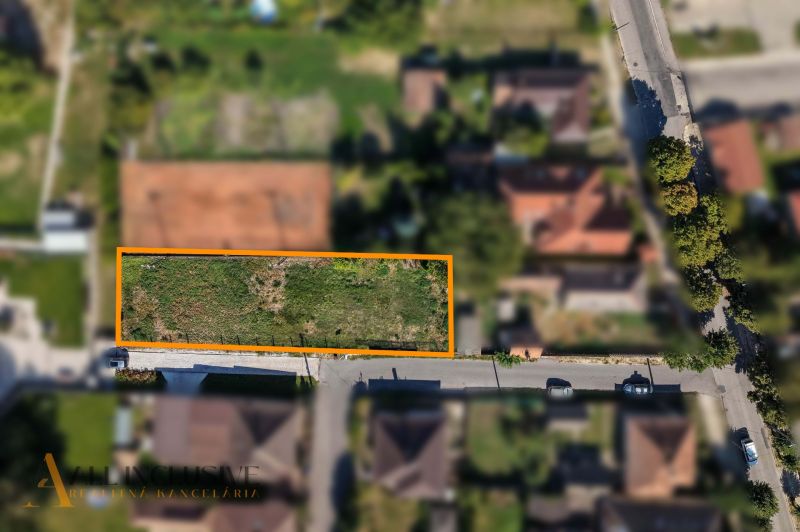 A plot of land in Malé Blahovo in Dunajská Streda, suitable for living, among family houses.