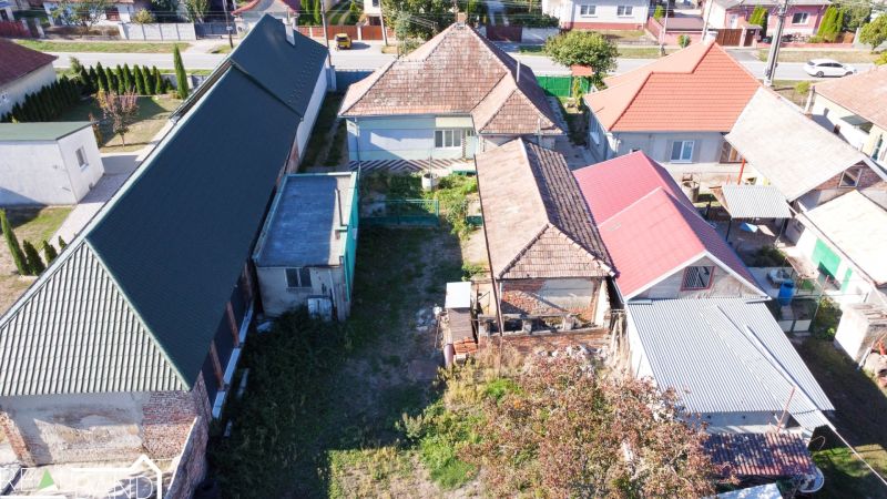 A family house in Kráľov Brod with yards, roofs, and vegetation, surrounded by other houses.