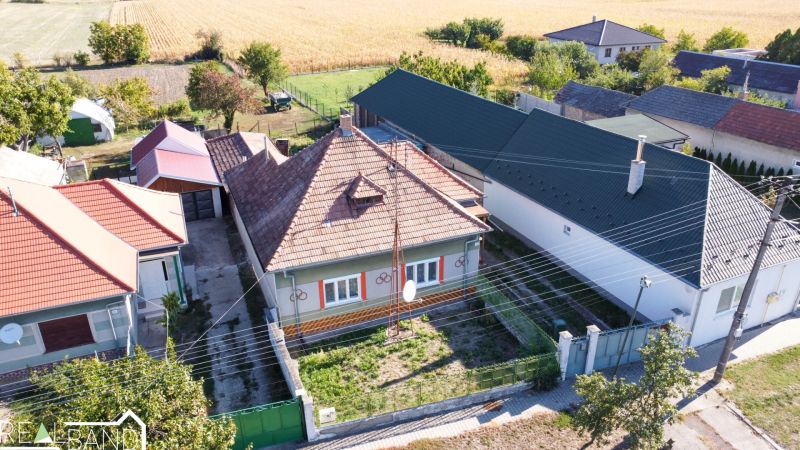 A family house in Kráľový Brod with a garden and nearby neighbors.